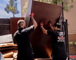bulldawgs-loading-furniture-min