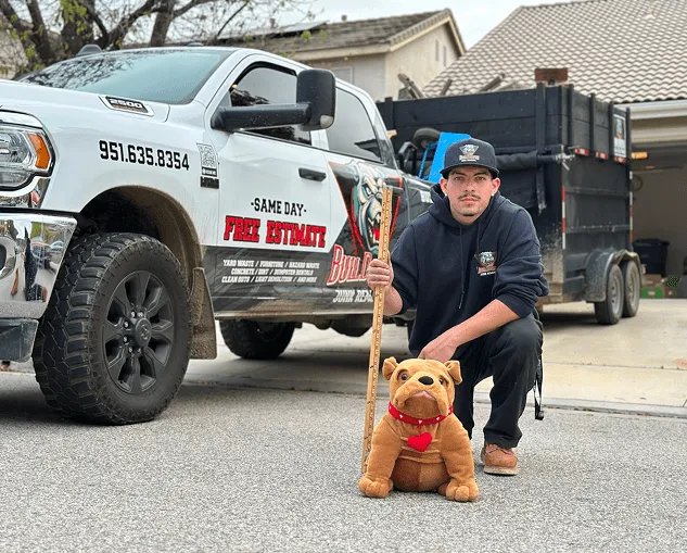 junk-removal-worker-bulldog-truck-promo-min